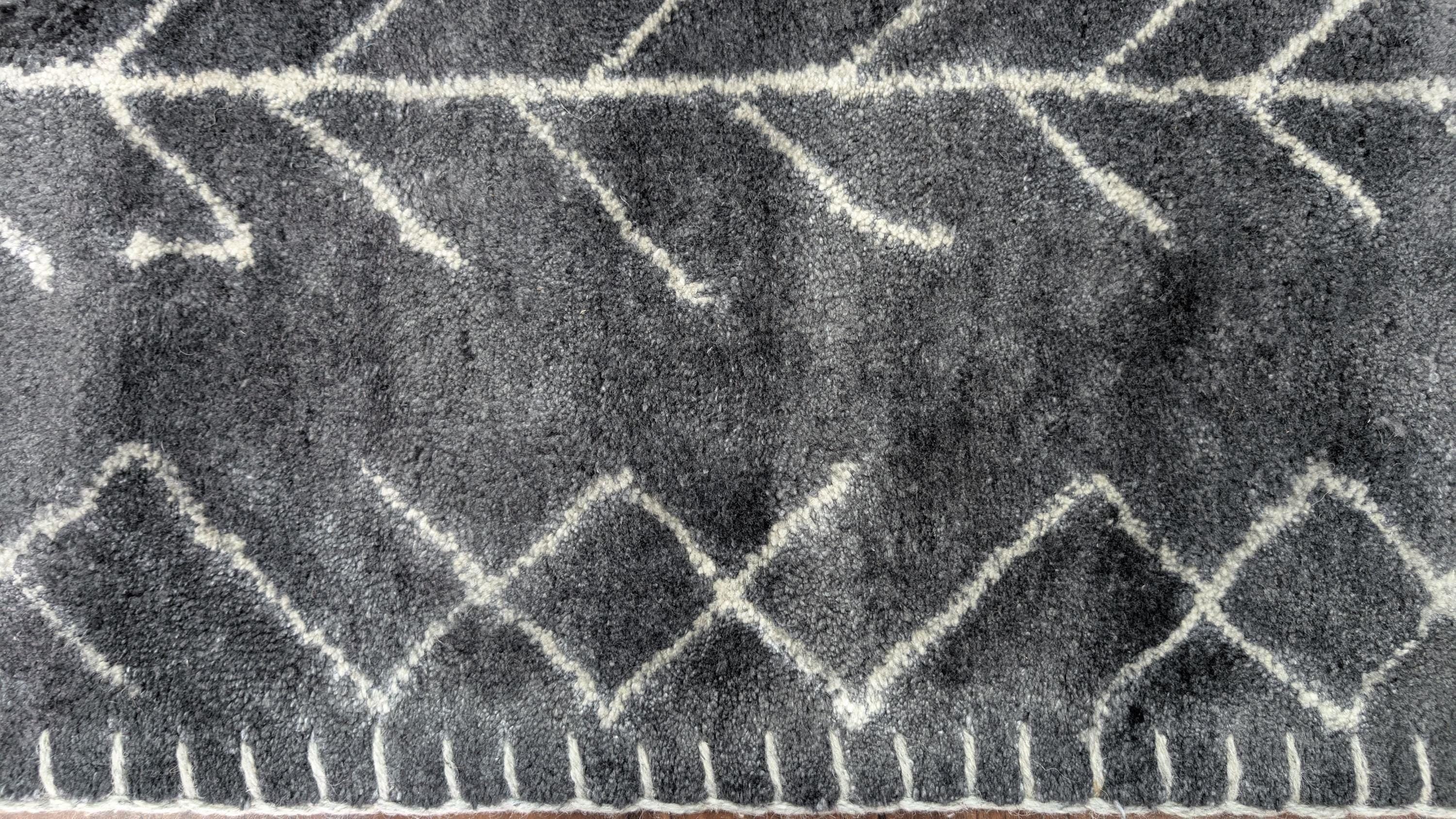 Hand Tufted Wool & Viscose Living room Rug