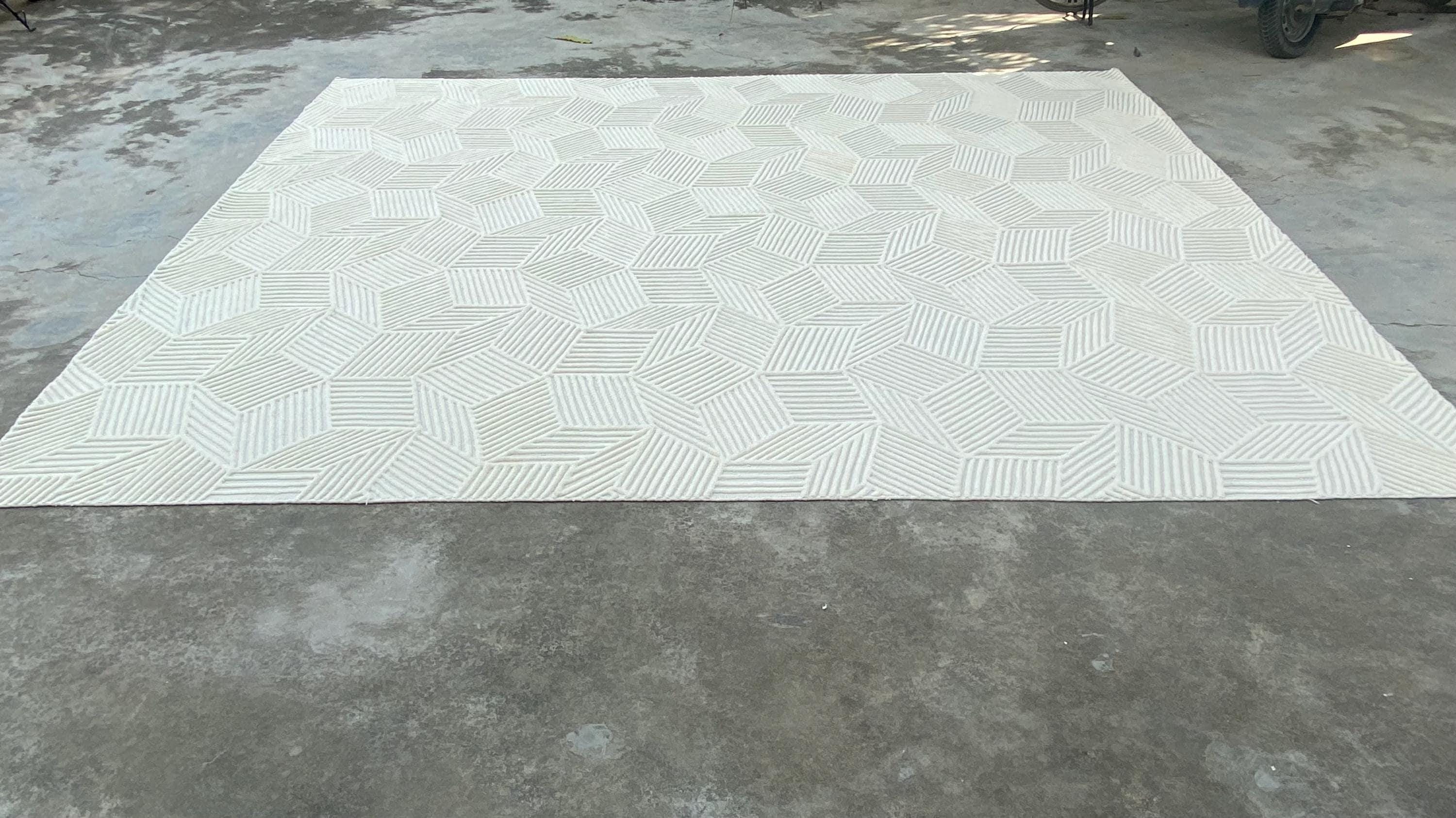 Wool Rug with Exquisite Hand Carving In White