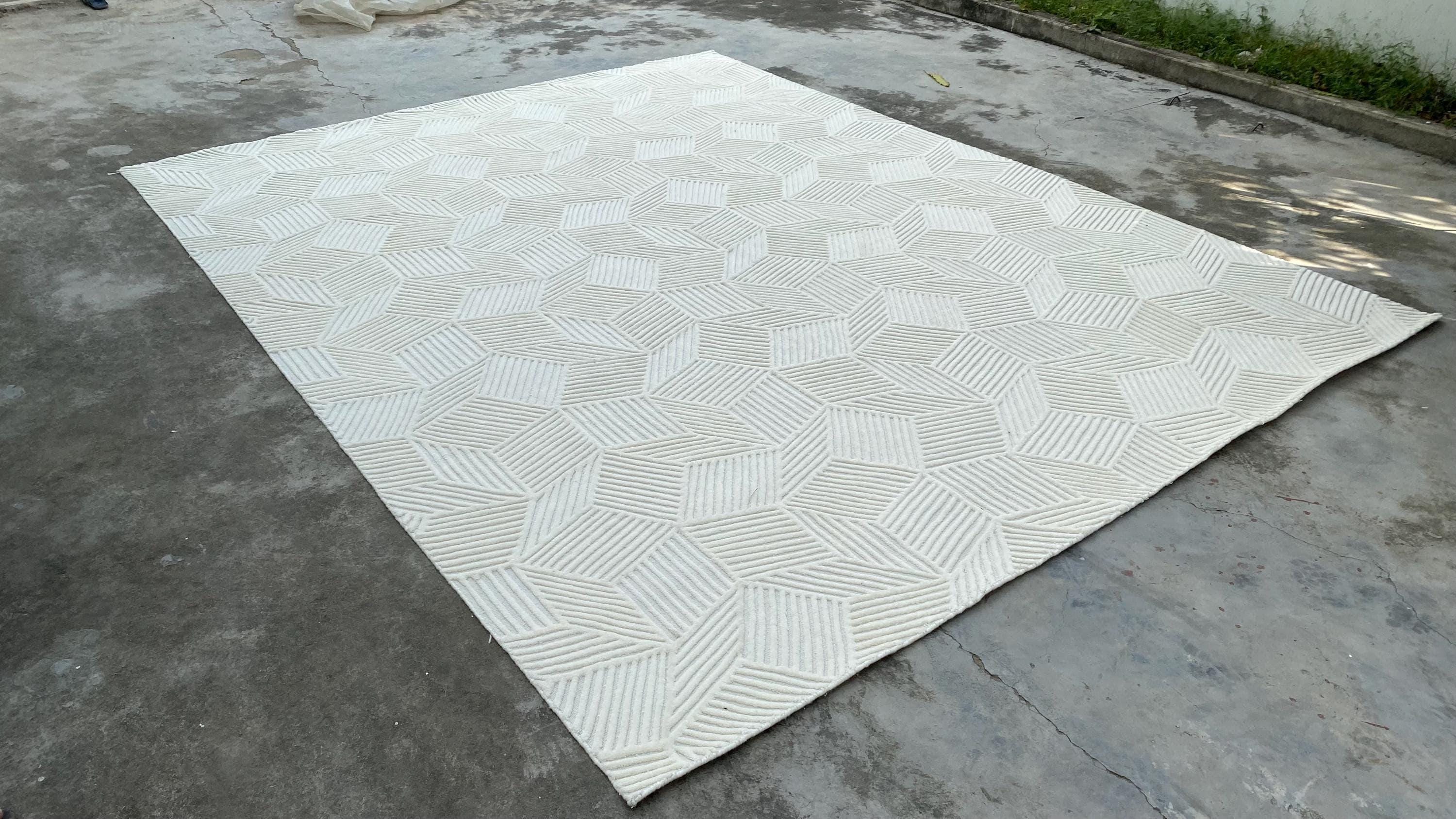 Wool Rug with Exquisite Hand Carving In White