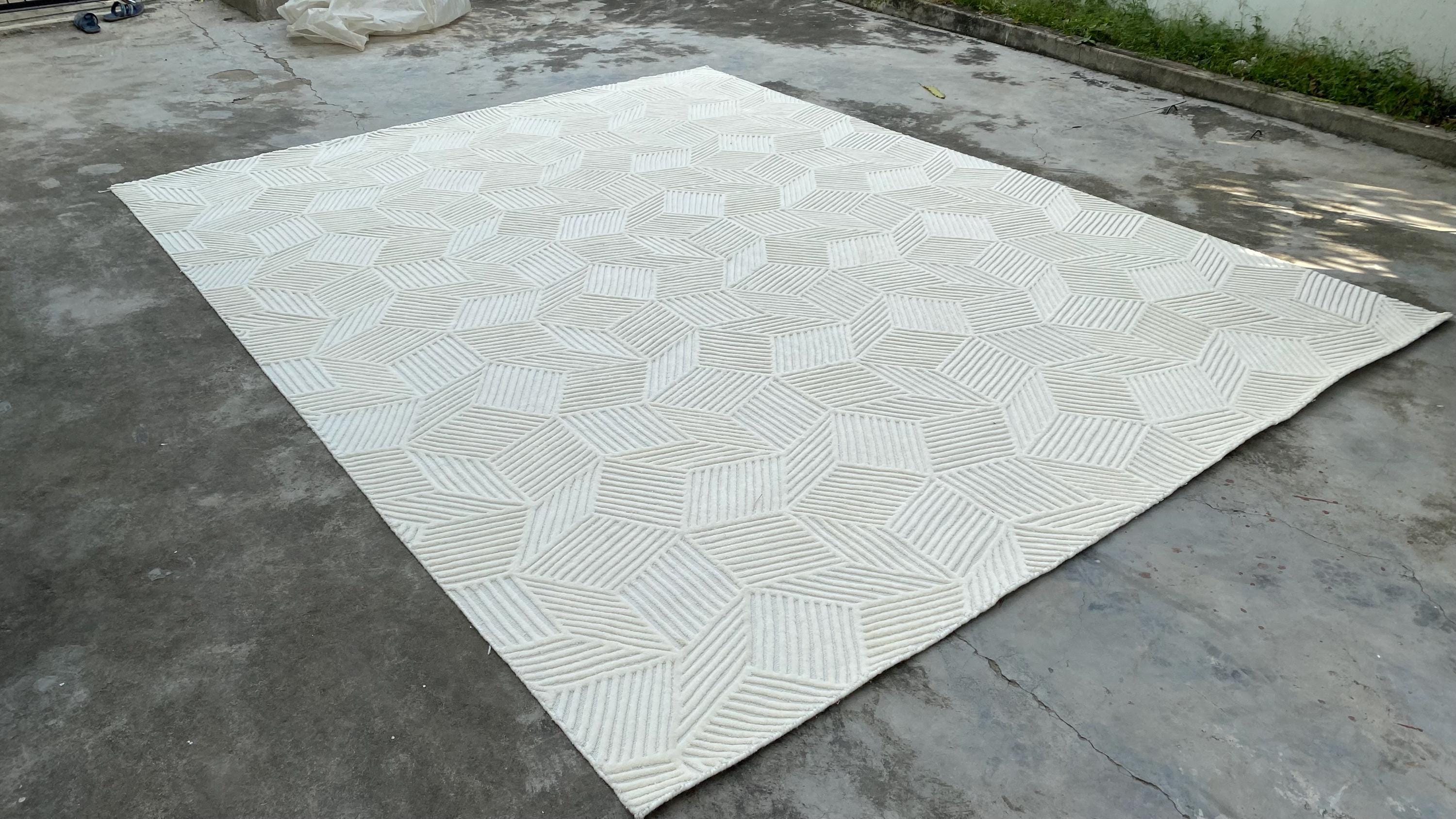 Wool Rug with Exquisite Hand Carving In White