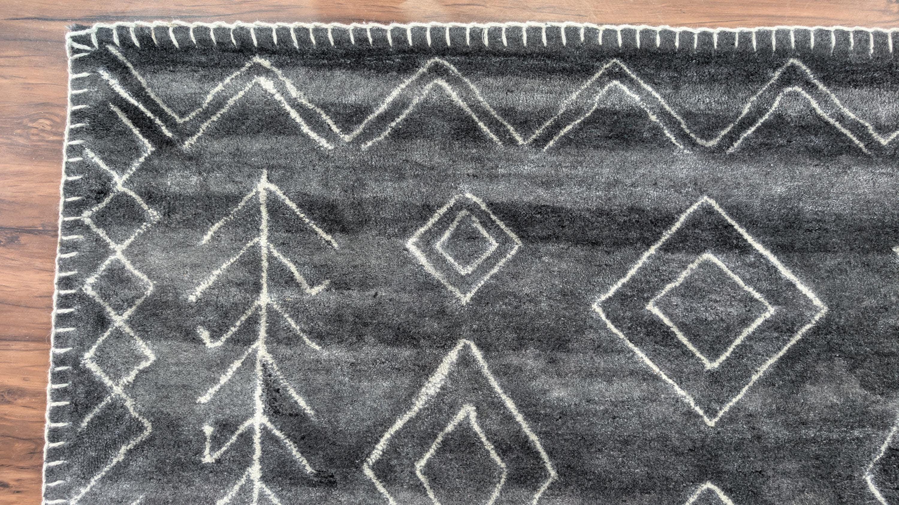 Hand Tufted Wool & Viscose Living room Rug
