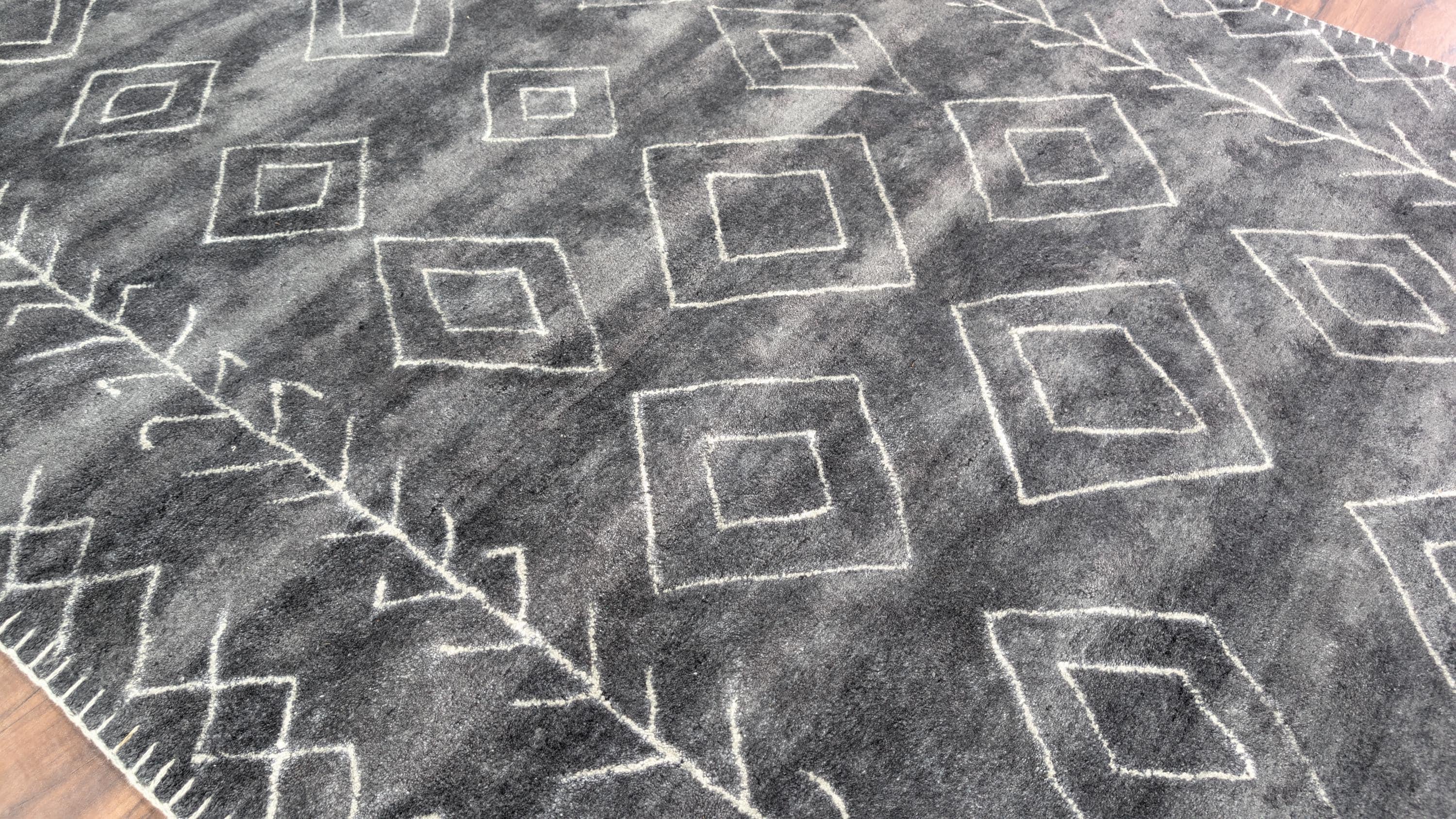 Hand Tufted Wool & Viscose Living room Rug