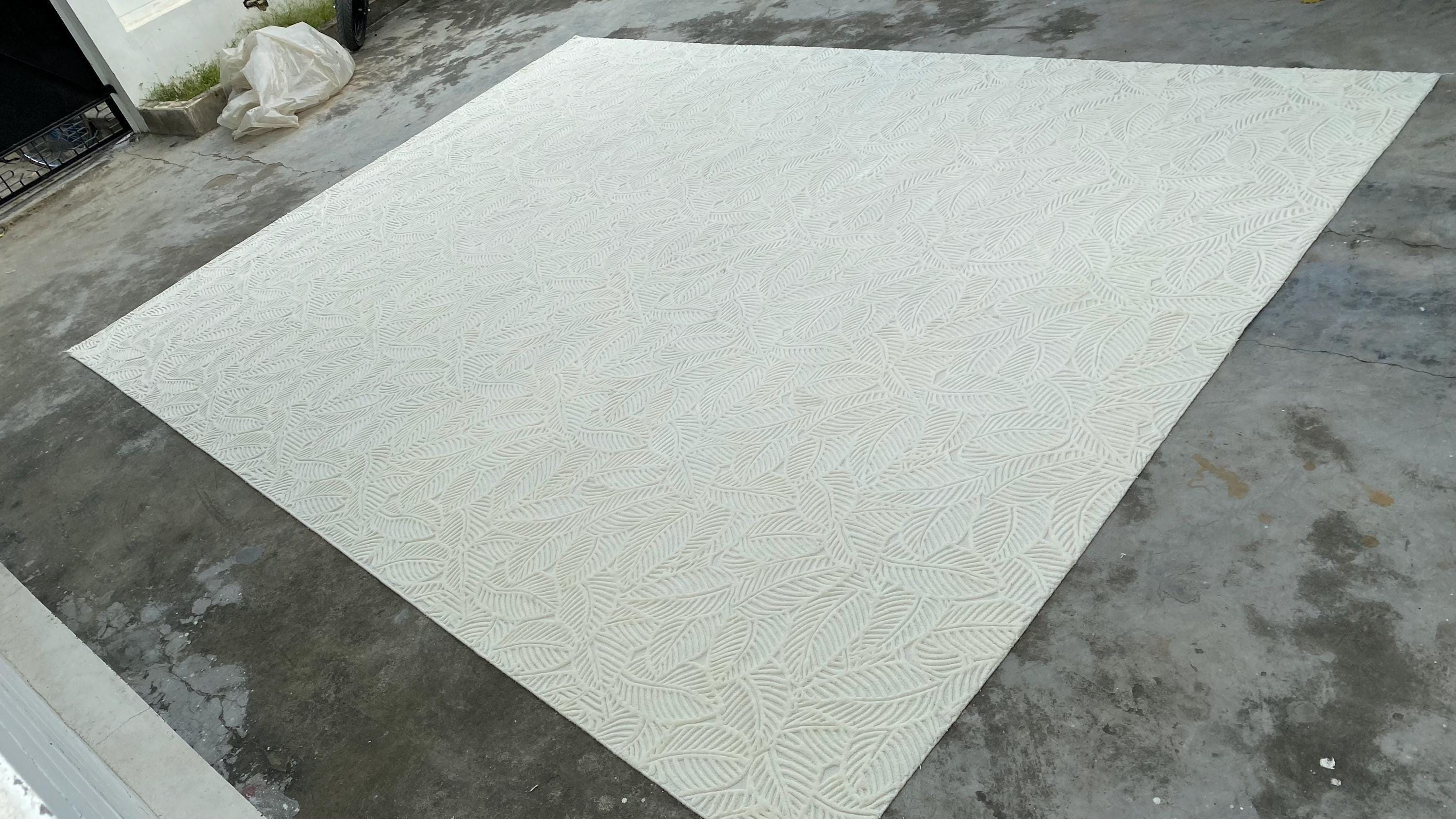 Wool Rug with Exquisite Hand Carving In White