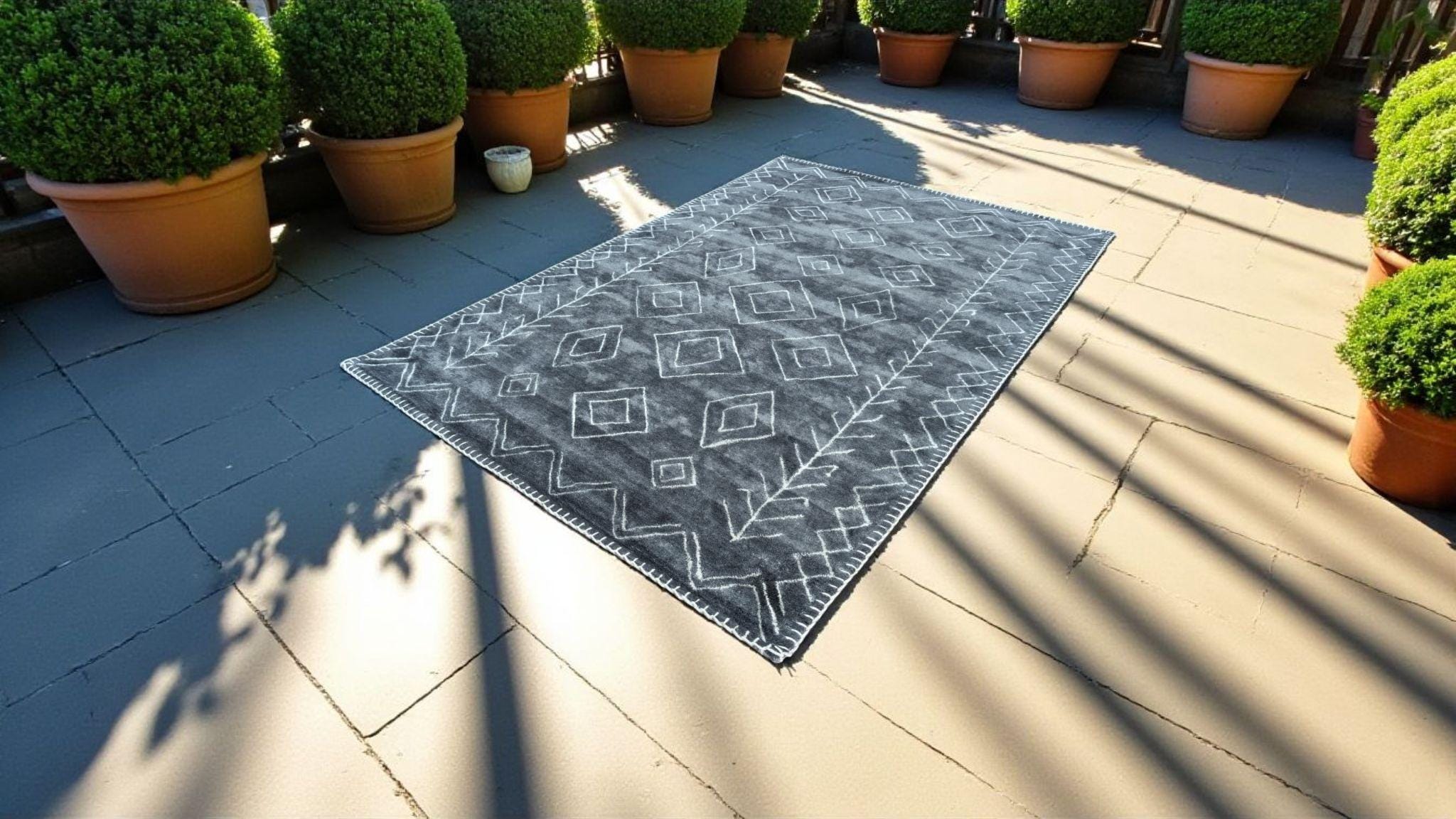 Hand Tufted Wool & Viscose Living room Rug