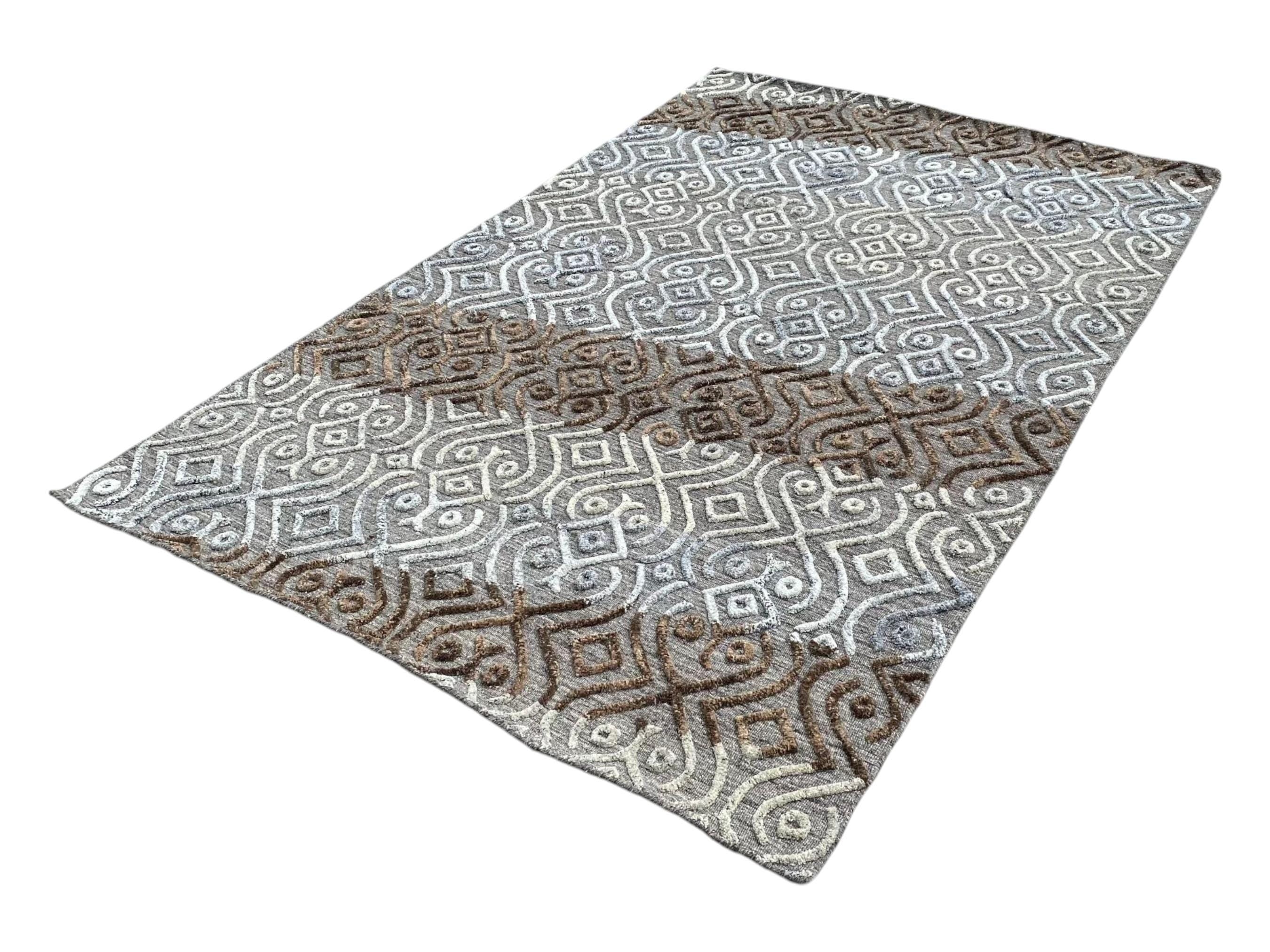 Modern Abstract Design Wool Rug with Hand-Carved Detail, Textured Exquisite Floor Covering, Artisanal Hand-Tufted Carpet