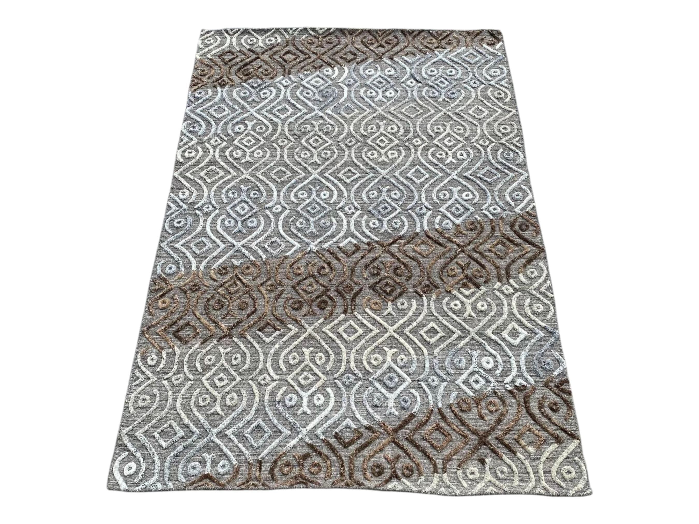 Modern Abstract Design Wool Rug with Hand-Carved Detail, Textured Exquisite Floor Covering, Artisanal Hand-Tufted Carpet