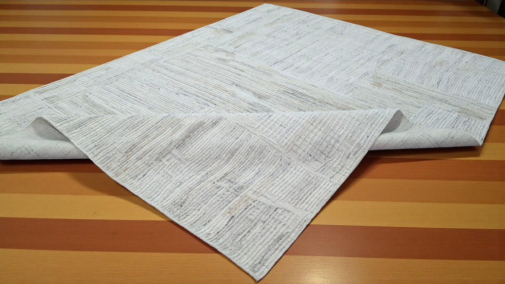 Modern Abstract Design Wool Rug with Hand-Carved Detail, Textured Exquisite Floor Covering, Artisanal Hand-Tufted Carpet