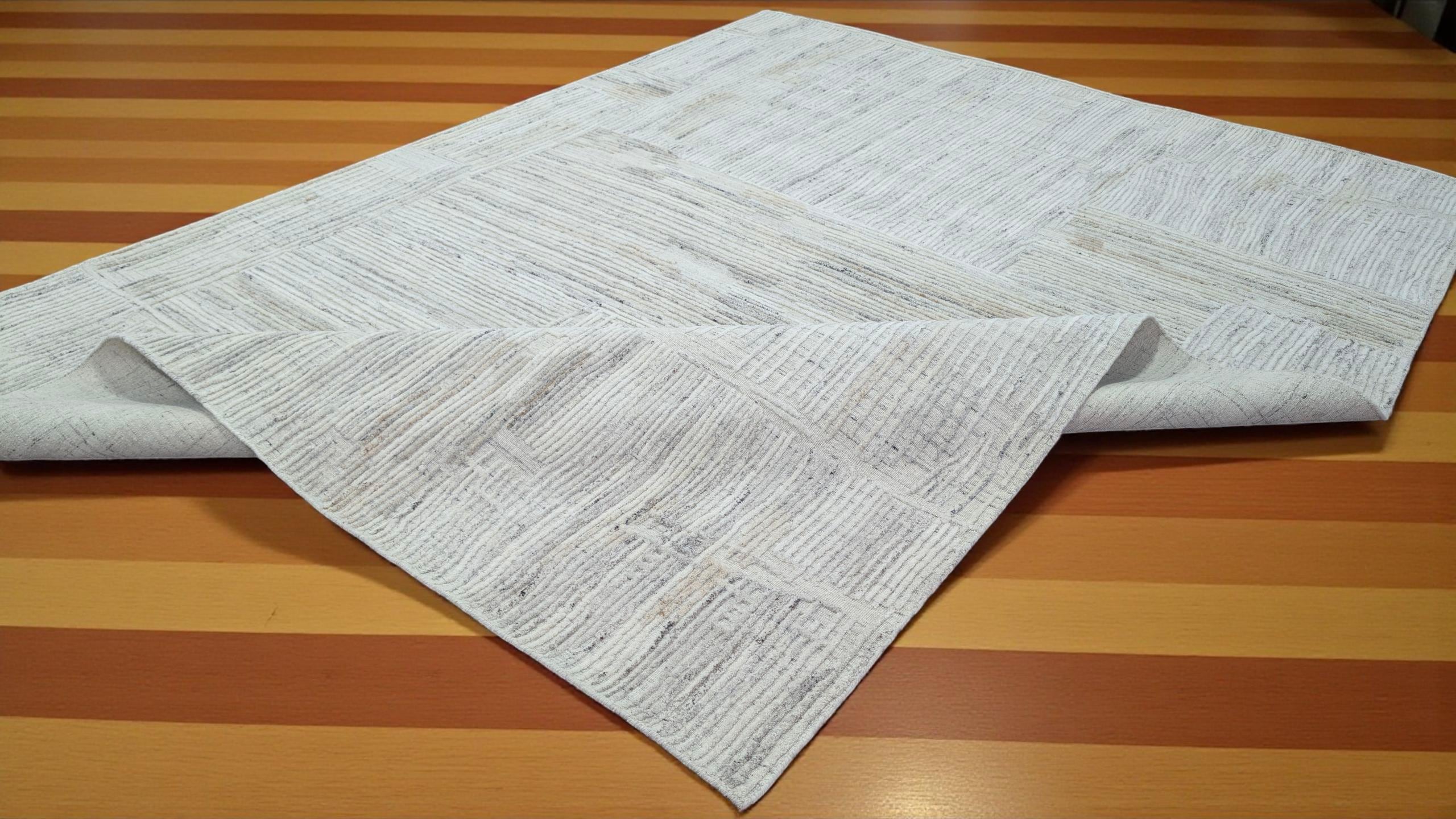 Modern Abstract Design Wool Rug with Hand-Carved Detail, Textured Exquisite Floor Covering, Artisanal Hand-Tufted Carpet