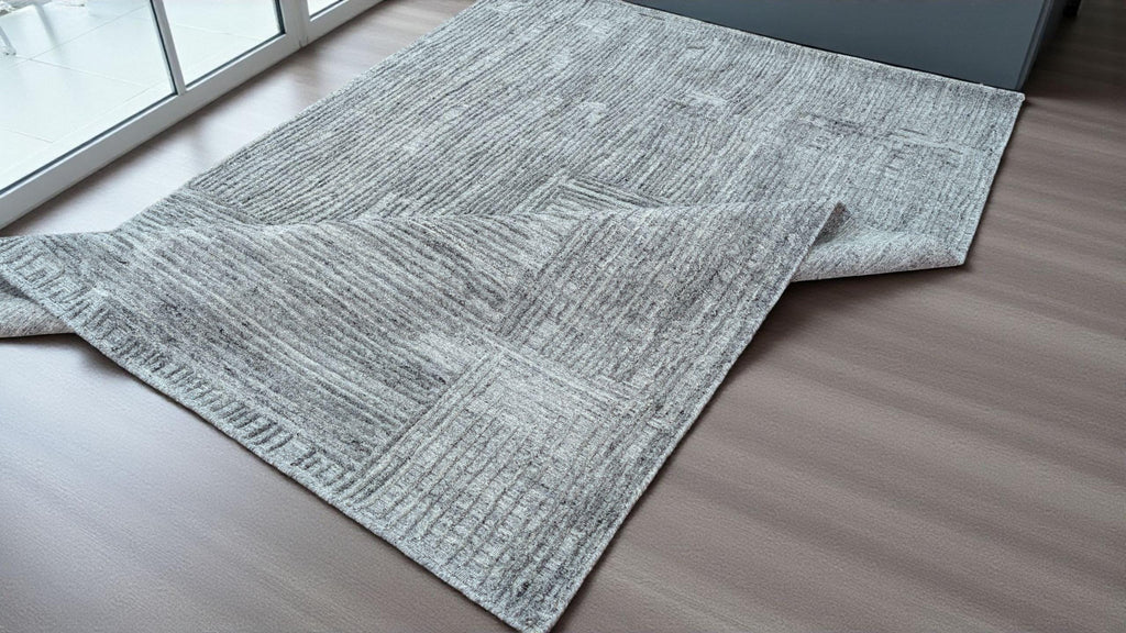 Modern Abstract Design Wool Rug with Hand-Carved Detail, Textured Exquisite Floor Covering, Artisanal Hand-Tufted Carpet