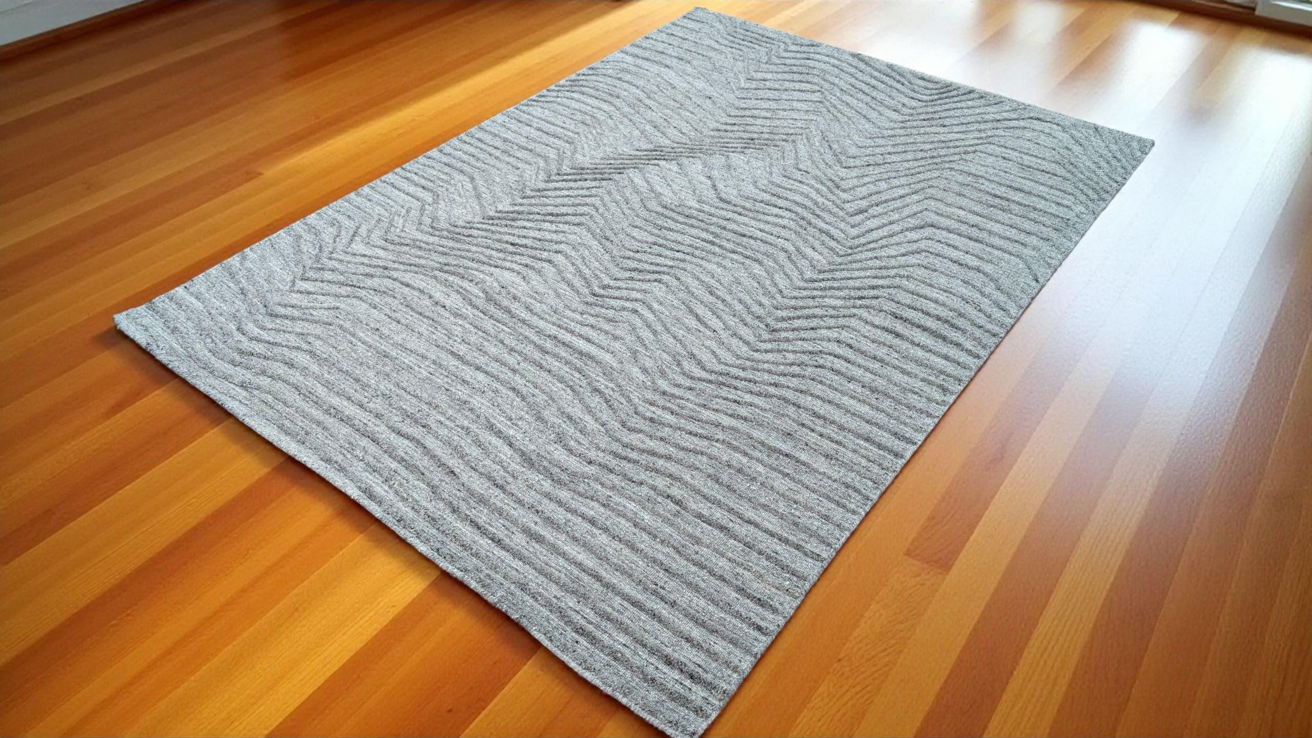 Exquisite Handmade Wool Rug with Hand-Carved Detail, Artisanal Hand-Tufted Carpet, Unique Design for Modern Home, High-Quality and Durable