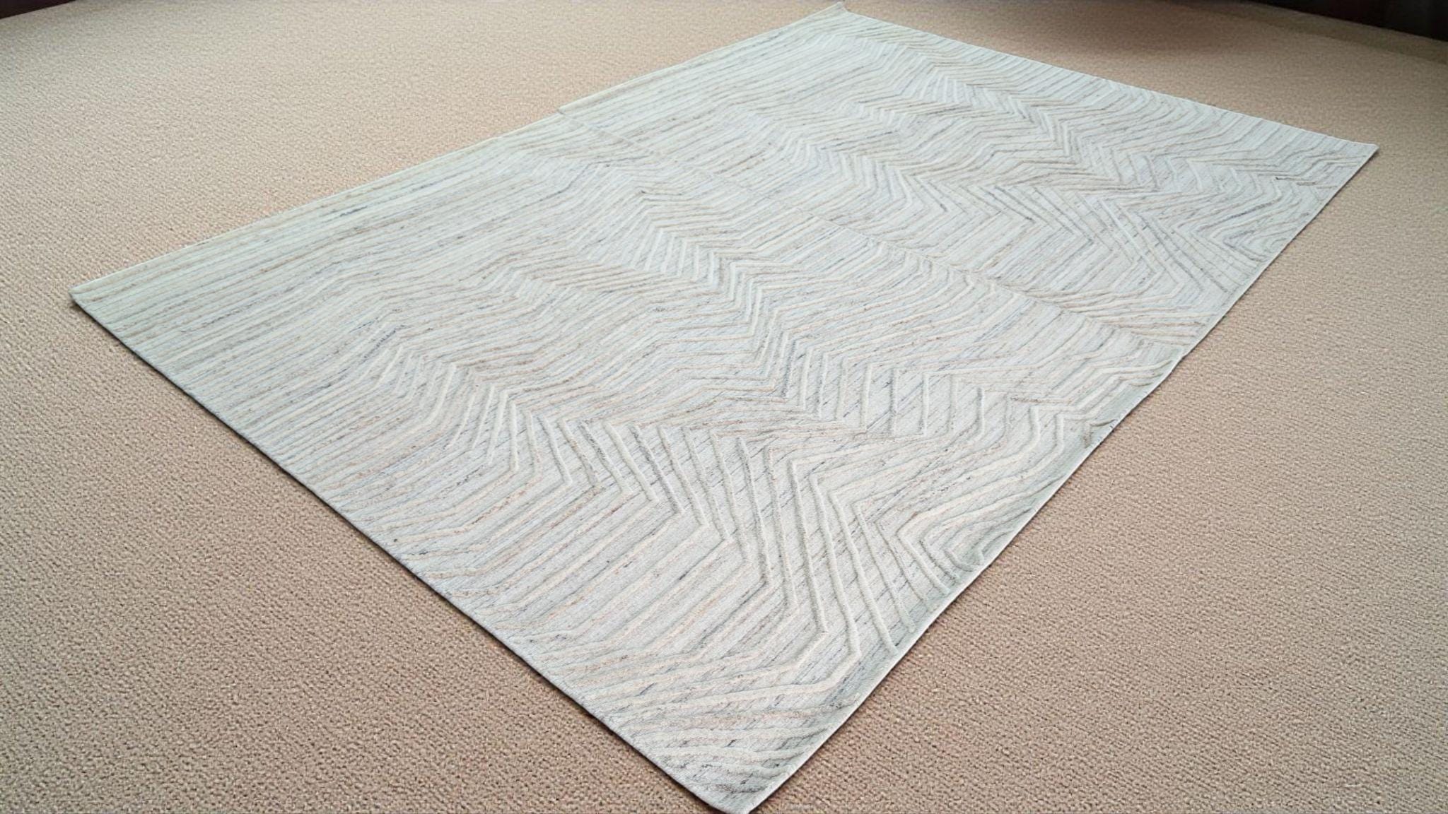 Exquisite Handmade Wool Rug with Hand-Carved Detail, Artisanal Hand-Tufted Carpet, Unique Design for Modern Home, High-Quality and Durable