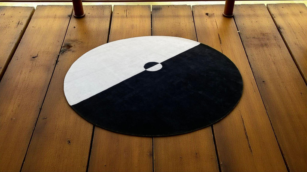 Handmade Round Wool Rug Minimalist High-Low Pile White & Black Area Carpet for Living Room