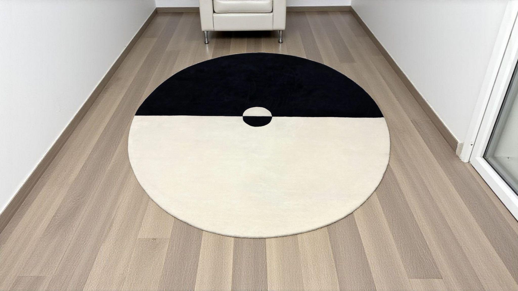 Handmade Round Wool Rug Minimalist High-Low Pile White & Black Area Carpet for Living Room